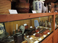 「むかし下津井回船問屋」の資料館には海や船に関する珍しい古道具がいっぱい。