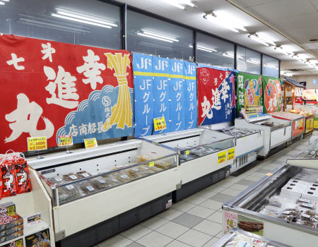 児島観光港岡山県漁連水産物展示直売所「ふゅ～ちゃ～」