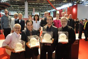 「触れあう優しさ」株式会社SHOWA